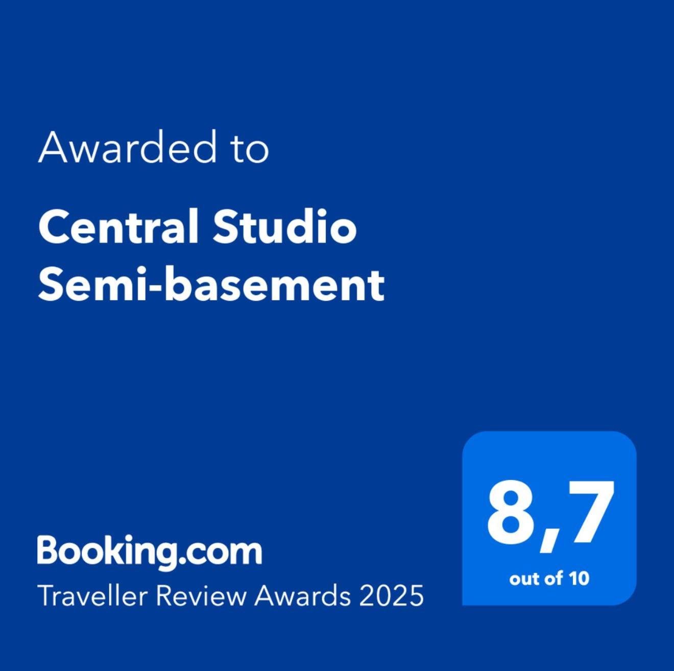 Central Studio Semi-Basement Heraklion  Bagian luar foto